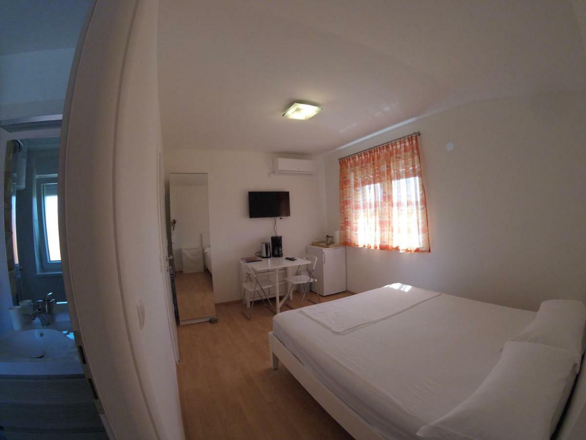 Apartments Babic Sukošan Esterno foto